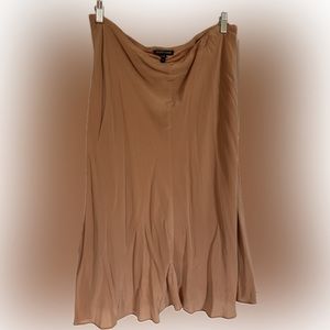 Elegant Eileen Fisher 100% Silk Skirt in Dusty Pink